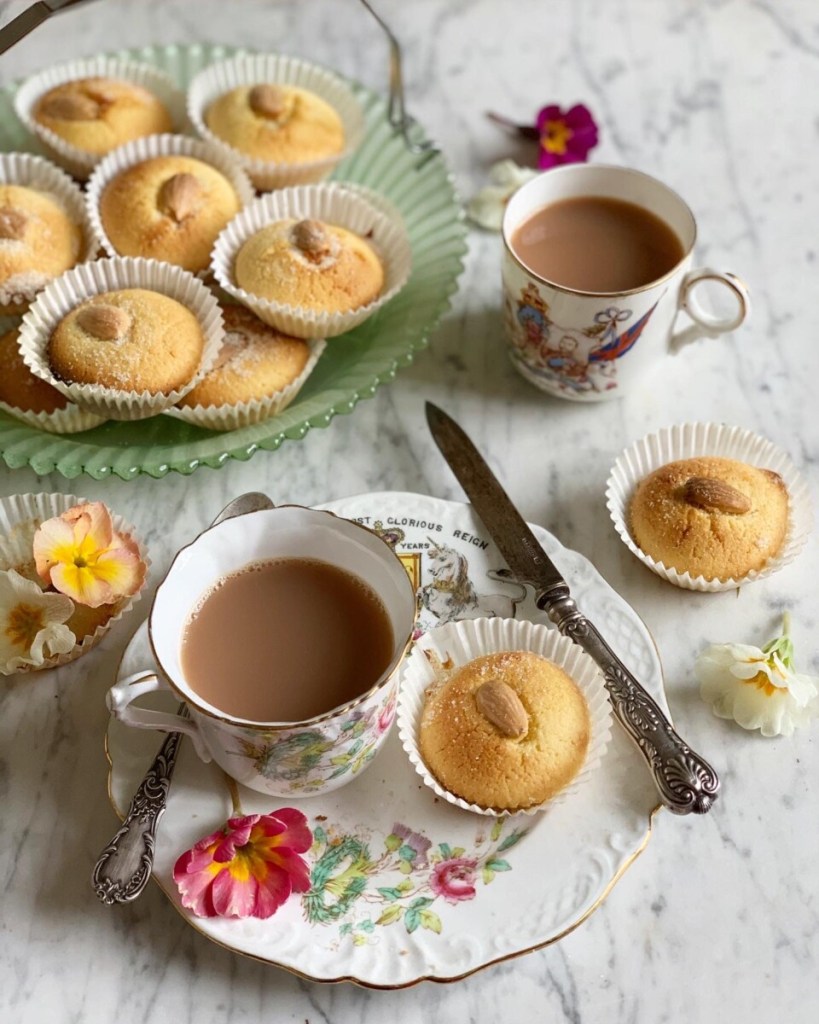 Old-Fashioned Almond Rice Cakes