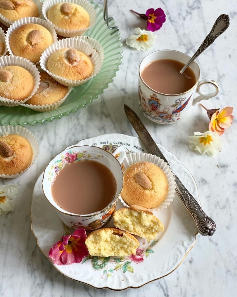 Old-Fashioned Almond Rice Cakes