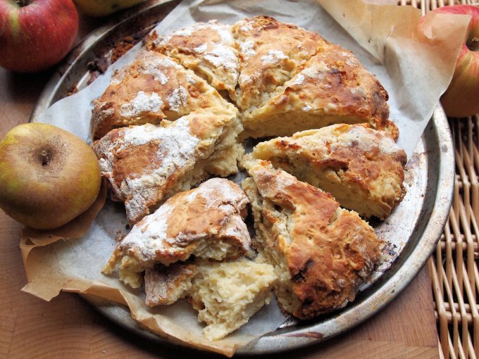 Apple & Dorset Blue Vinny Scone Bread