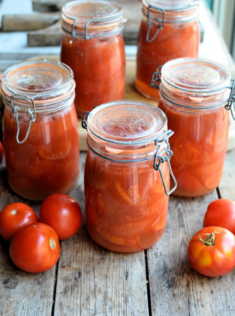 Bottling Tomatoes with the Water Bath Method: Step-by-Step Tutorial with Images & Recipe