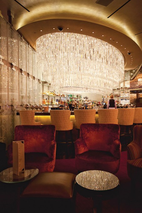 Chandelier-Bar-Cosmpolitan-Las-Vegas