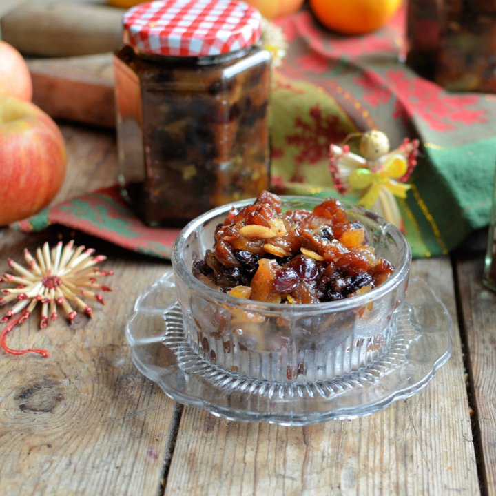 Christmas Mincemeat with Apples and Almonds