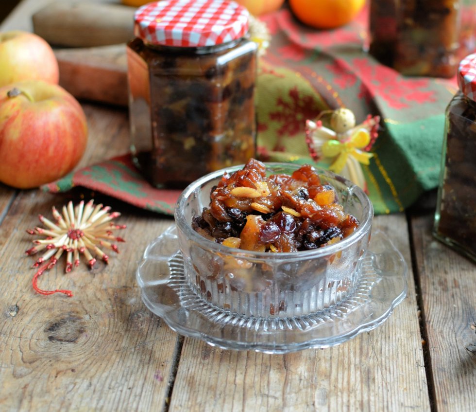 Christmas Mincemeat with Apples and Almonds