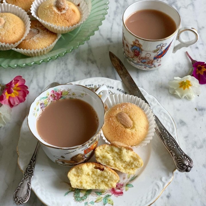 Old-Fashioned Almond Rice Cakes