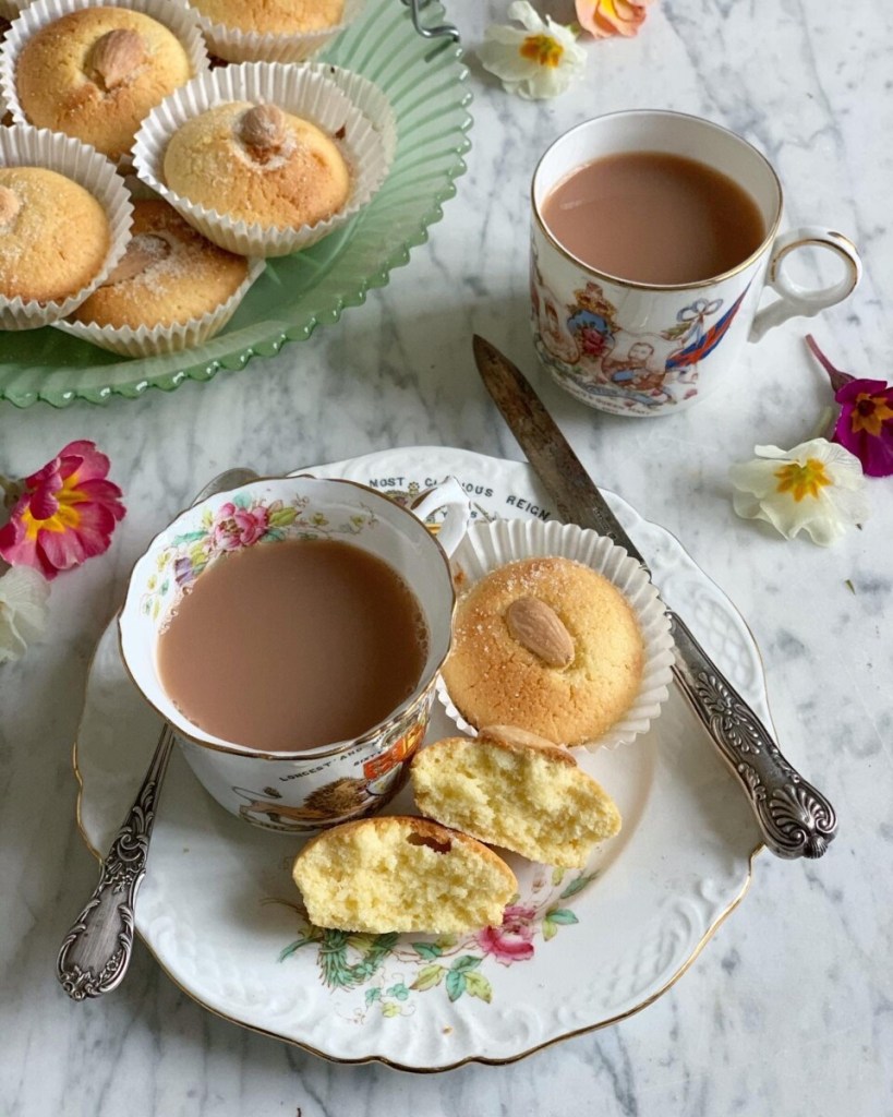 Old-Fashioned Almond Rice Cakes