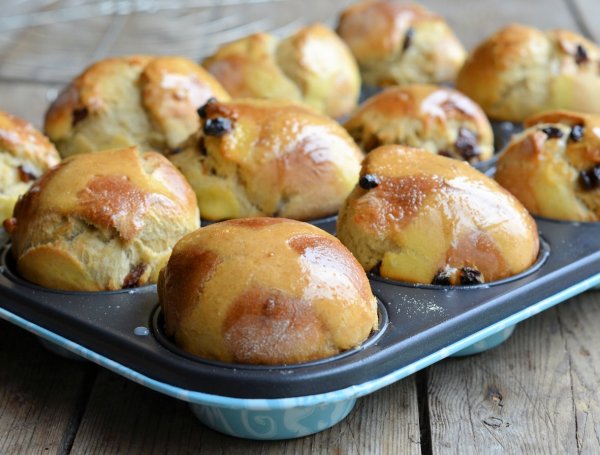 Recipe: Traditional Hot Cross Buns for Easter in the style of Brioche! 