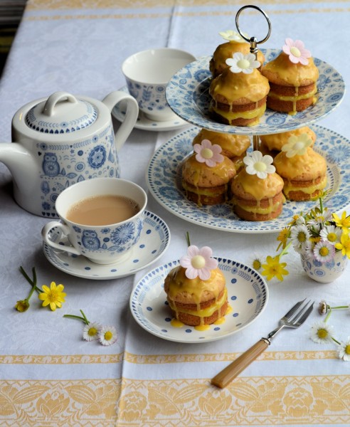 Little Victoria Lemon Daisy Cakes