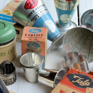 "Made in England" Vintage Kitchenalia: Old Tins, Icing Sets and Measuring Cones with Tala