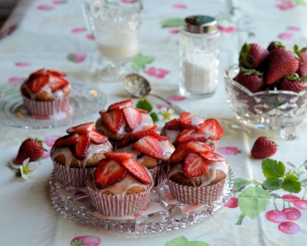 The First Sunny Day of Spring! Strawberry Fair Yoghurt Cupcakes Recipe