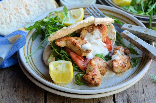 5:2 Diet 215 Calorie Kebabs! Cajun Chicken Kebab and Spiced Yoghurt Dip Recipe