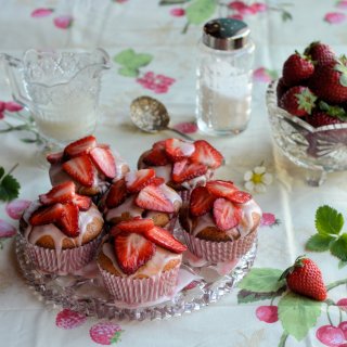 Strawberry Fair Yoghurt Cupcakes