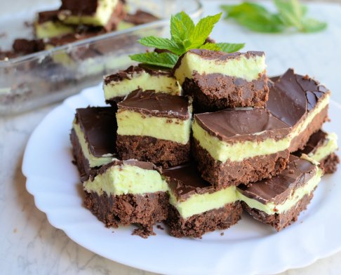 An Easy No-Bake Treat: Chocolate Peppermint Squares Recipe