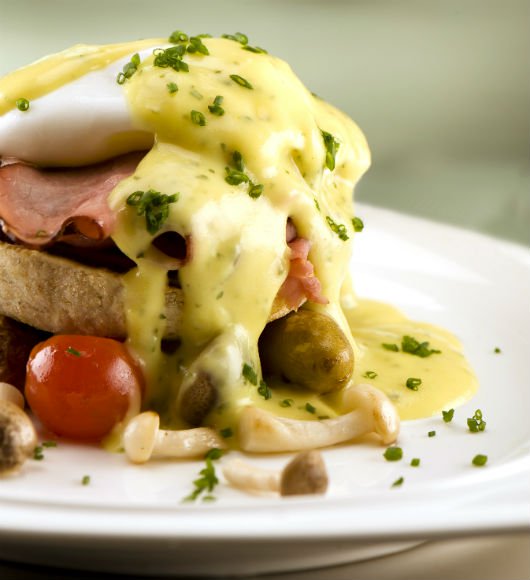 experience-dining-eggs-benedict