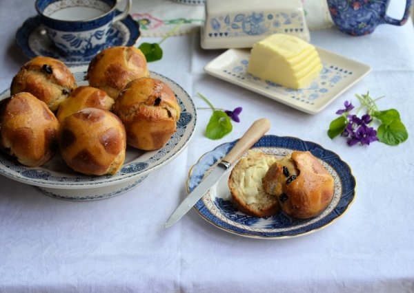 Recipe: Traditional Hot Cross Buns for Easter in the style of Brioche! 