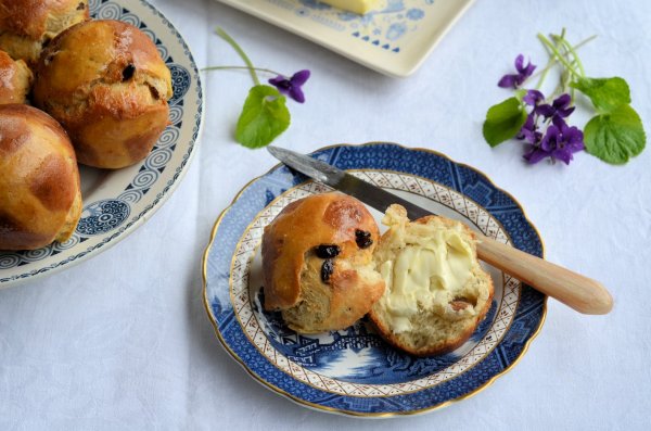 Recipe: Traditional Hot Cross Buns for Easter in the style of Brioche! 