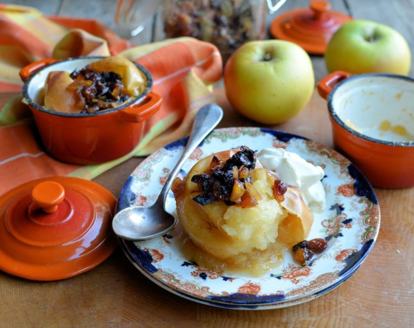 Duvet Apples & White Mornings! Festive Baked Apples with Mincemeat and Honey