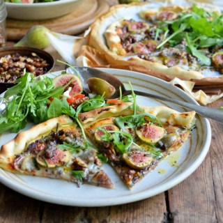 fig-walnut-blue-cheese-pizza-with-rocket