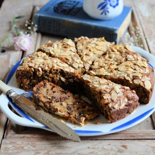 âCut and Come Againâ Farmhouse Fruit Cake