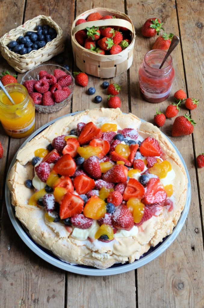 Fruit Pavlova