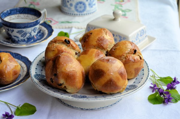 Recipe: Traditional Hot Cross Buns for Easter in the style of Brioche! 