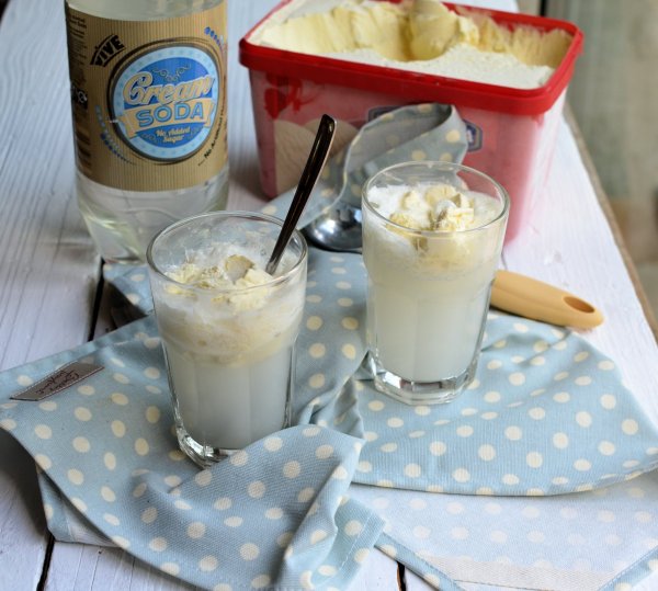 Vintage Ice Cream Parlours, Ice Cream Vans and Shatin Heights Hotel Ice Cream Soda! (5:2 Recipe)