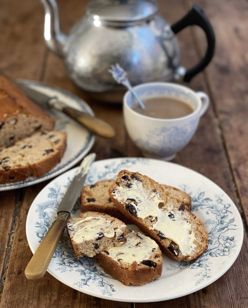 Quick and Easy Spice Cake (Tea Loaf)