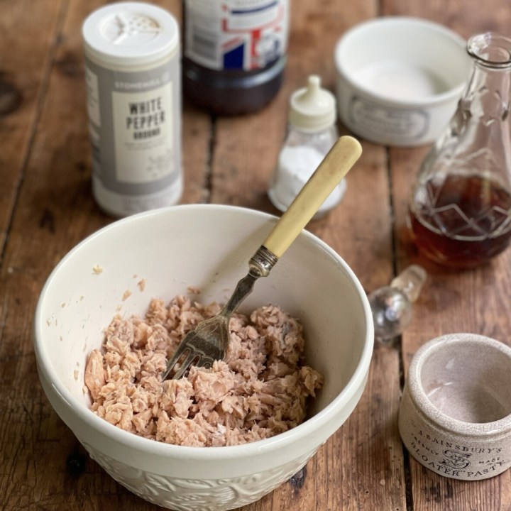 Old-Fashioned Tinned Salmon Sandwiches