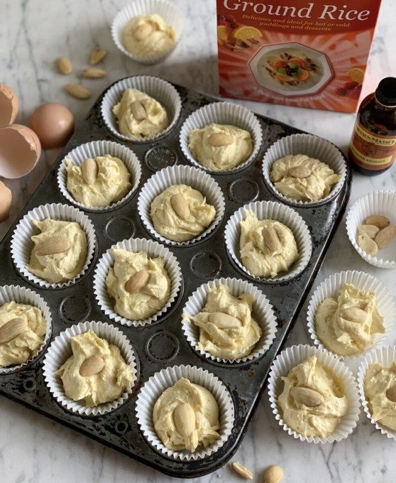 Old-Fashioned Almond Rice Cakes