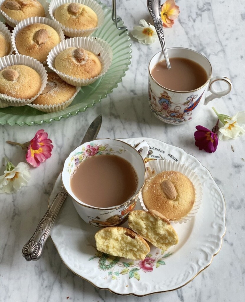 Old-Fashioned Almond Rice Cakes