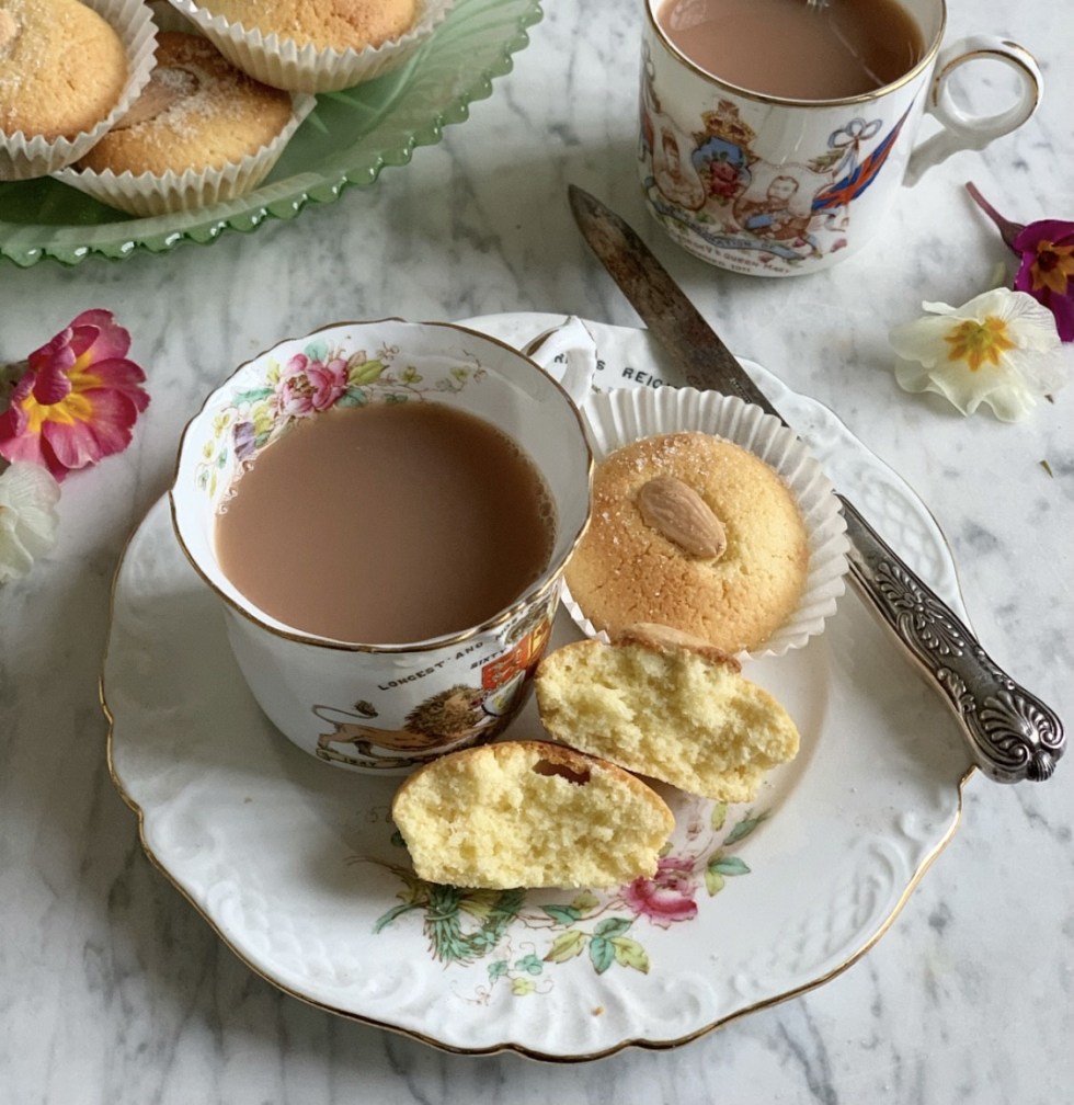 Old-Fashioned Almond Rice Cakes