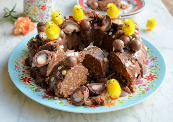 No Bake Creme Egg & Malteser Chocolate Tiffin Bundt Cake