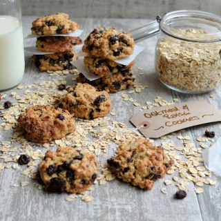 Old-Fashioned Chewy Oatmeal & Raisin Cookies