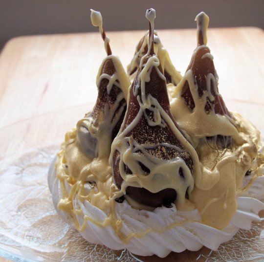 Regal Pear and Chocolate Pavlova Crown