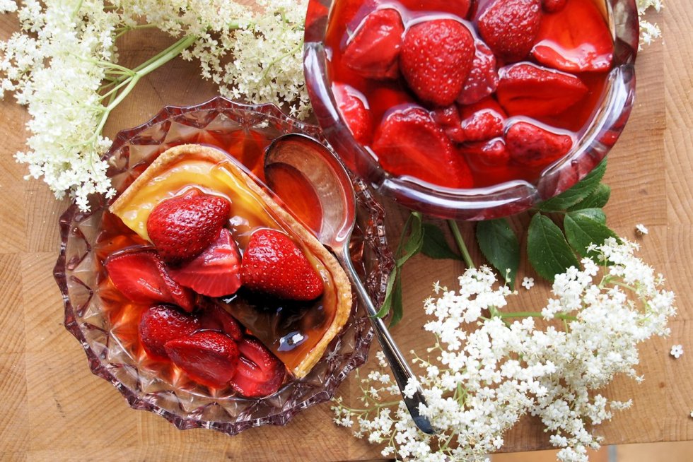 Strawberry & Elderflower Cake and Tart Topping