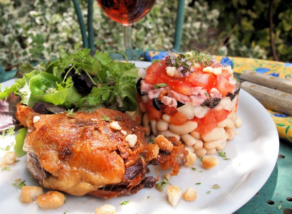 Cassoulet salade d'été avec confit de canard (Summer Cassoulet Salad with Preserved Duck)