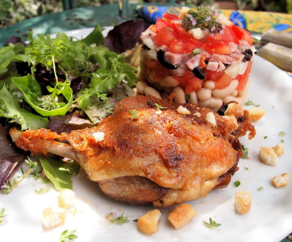 Cassoulet salade d'été avec confit d'canard (Summer Cassoulet Salad with Preserved Duck)