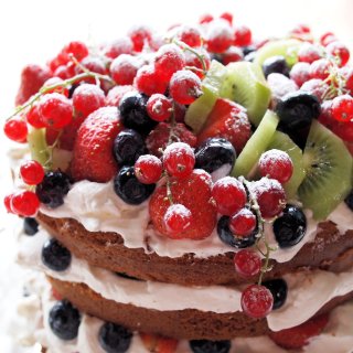 Genoise Sponge Cake with Berries