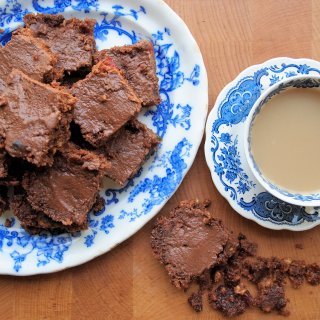 Australian Crunchies (Traybake) - School Lunch Box Treats!