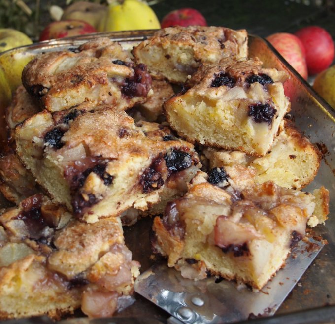 Apple, Bramble & Pear Tray Bake