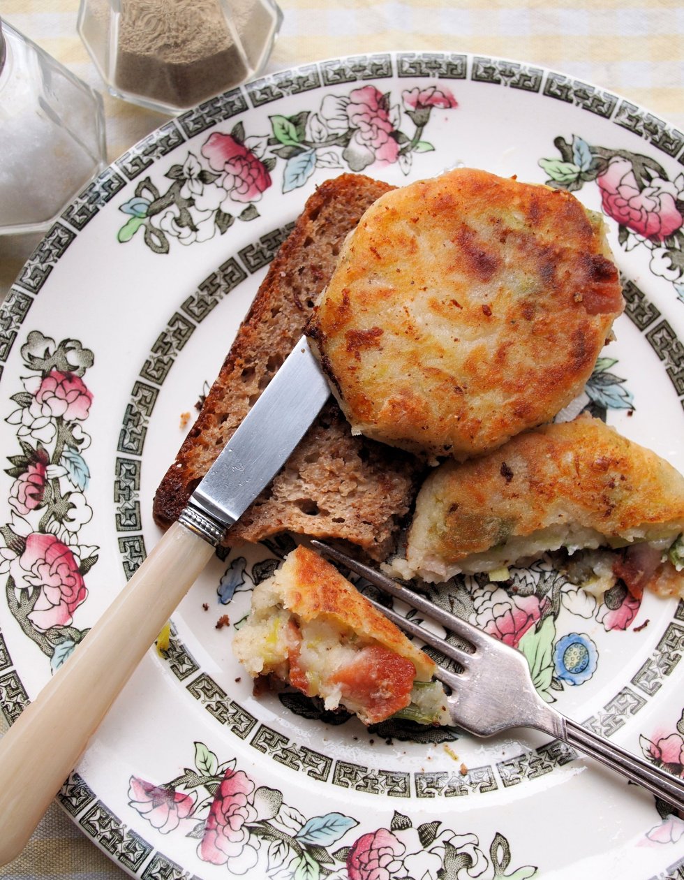 Remembrance Sunday Wartime Kitchen: Bacon Cakes, Baked Bean Tin Puddings & Sunday Tea