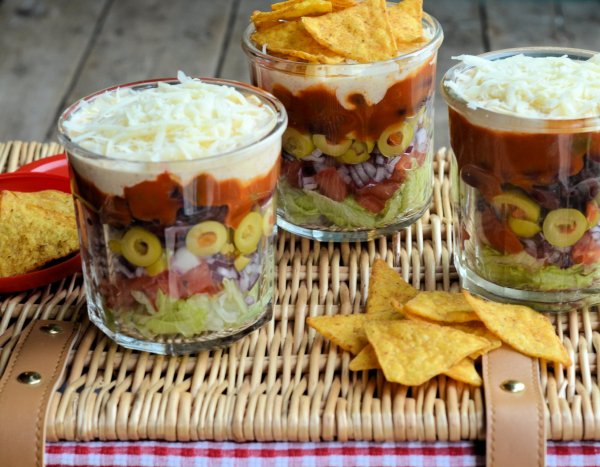 Picnics, Lunch Box and Barbecue Salad Idea: Layered Picnic Salads in a Jar (Recipe)