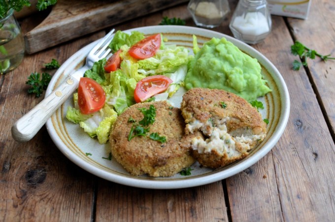 Salmon Fishcakes with Oatcake Crumb