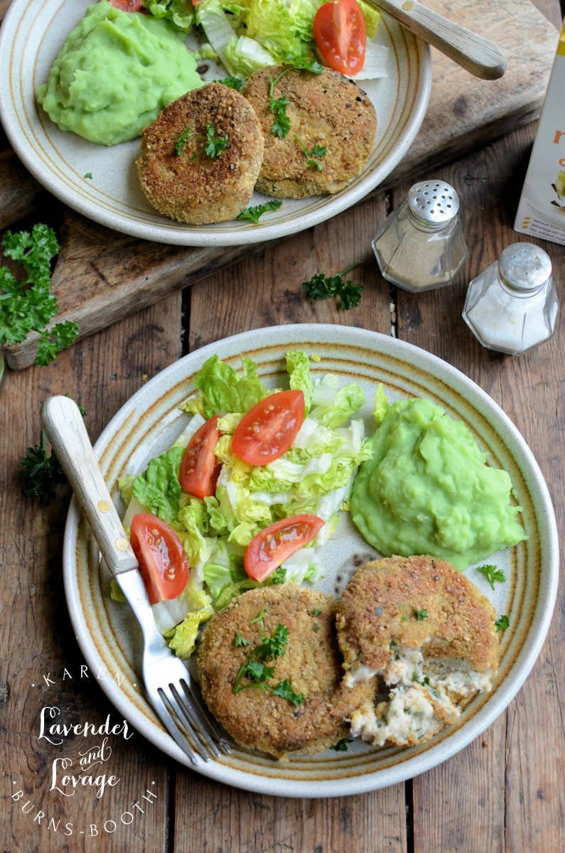 Salmon Fishcakes with Oatcake Crumb