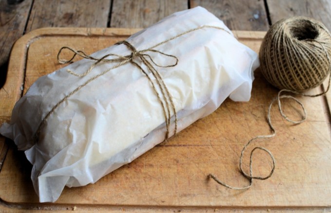 The classic filing ingredients are: a beef steak, mushrooms, shallots and a large unsliced loaf of bread. It’s basically “Beef Wellington” in sheep’s clothing, well what I mean is, it IS IN BREAD and not pastry! The origins of the name and recipe are said to be linked to the old Country House Estates, where a couple of these monster sarnies was made for the gentry as they engaged in a shooting party or three – something to keep the wolf from the door as they say, or maybe the cook from being shot! Whatever the story, I can see that given its vast proportions as a sandwich, it was more than likely an Edwardian invention as they loved their grub