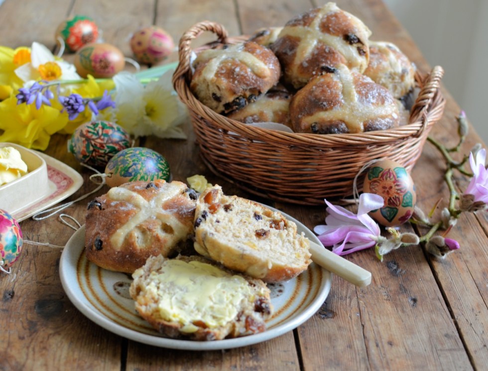 Easy No Knead Sourdough Hot Cross Buns