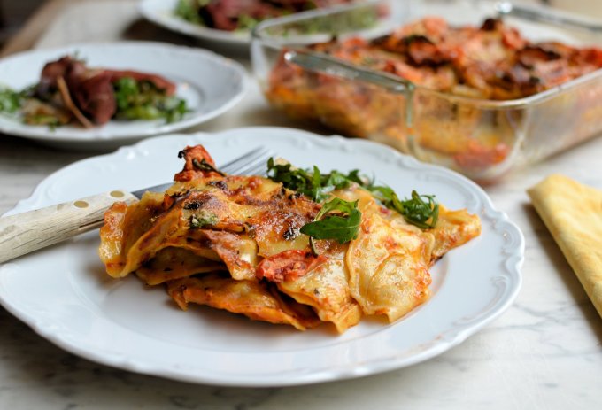 Tortellini Pasta Bake with Sun-Dried Tomato Pesto & Mozzarella