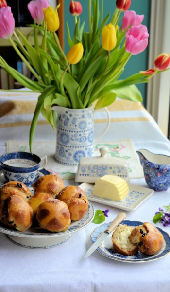 Recipe: Traditional Hot Cross Buns for Easter in the style of Brioche! 